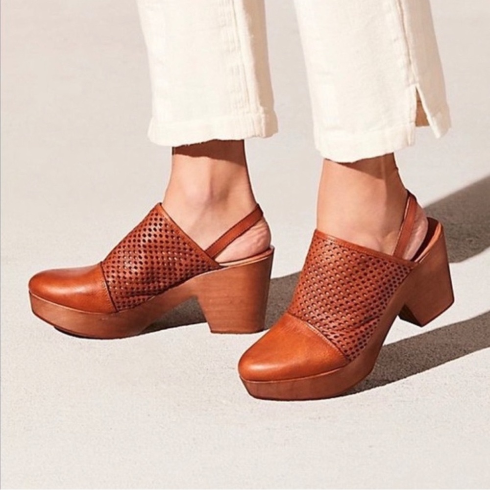 Free People Logan Clogs
